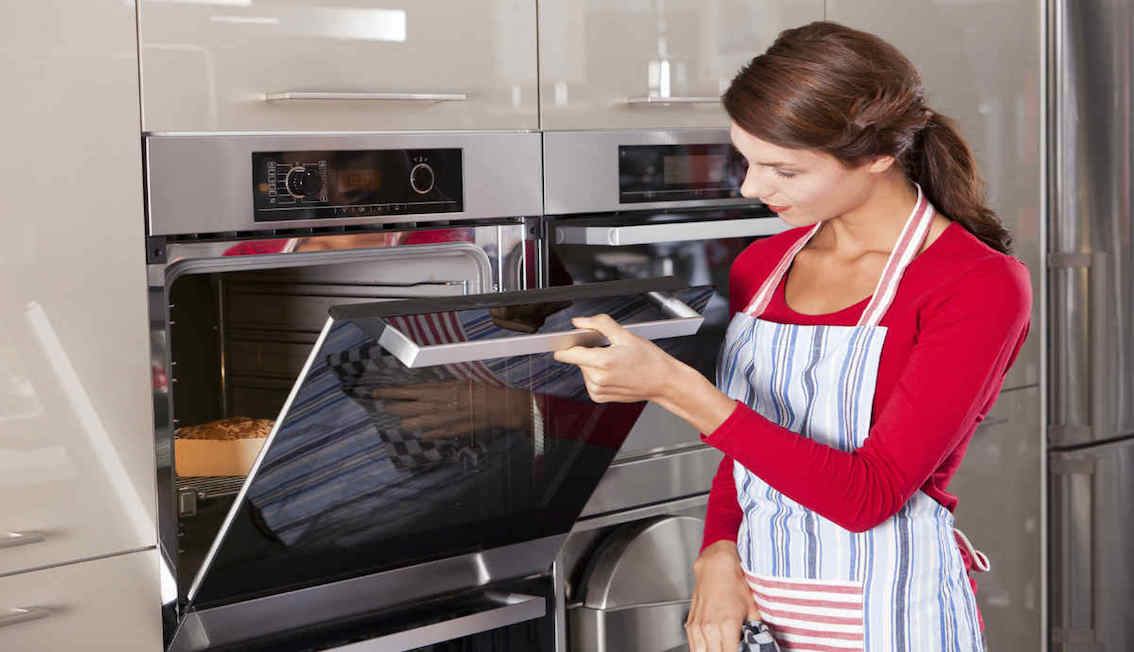 Bí kíp giúp bạn làm sạch lò nướng chỉ trong 5 bước cực nhanh